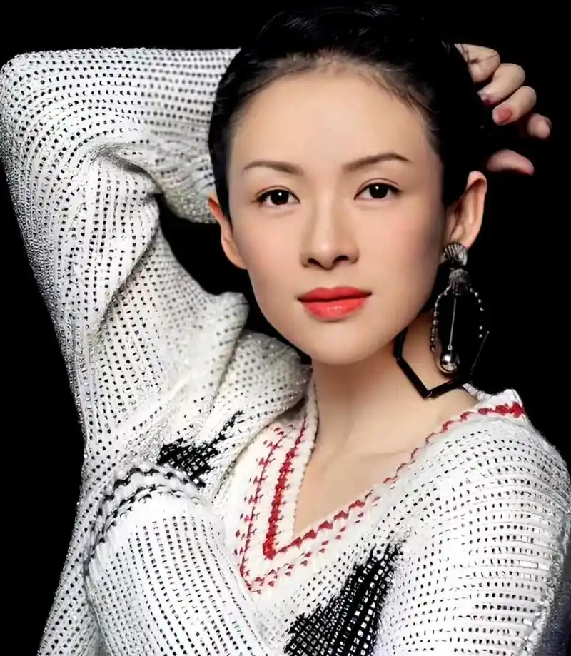 章子怡年轻时真的很美,没有任何修饰.