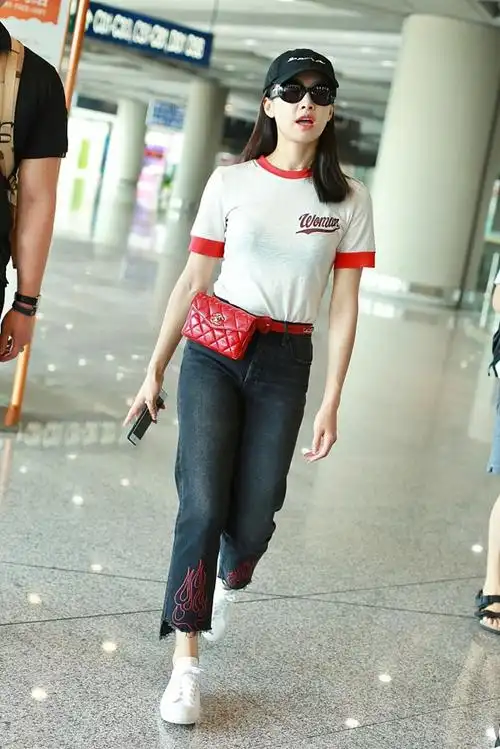 白t恤怎么穿才好看?跟着女明星一起学穿搭