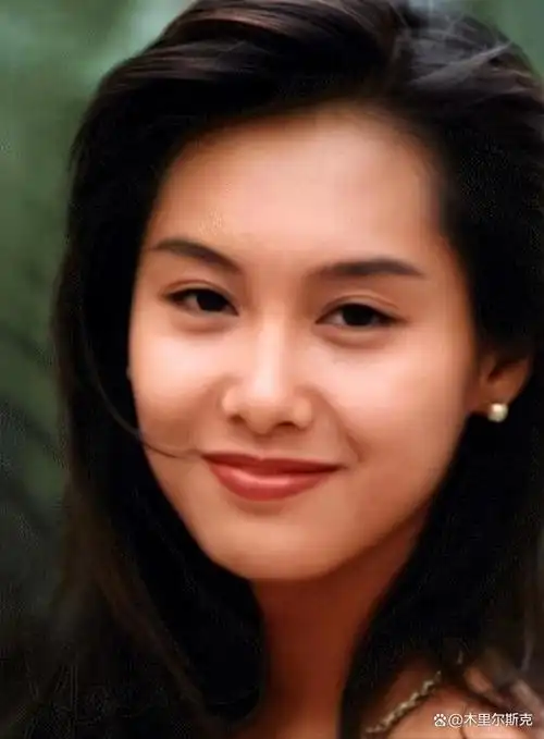 52岁的朱茵:自己住深山残屋,开97年破车,活成娱乐圈里的李子柒