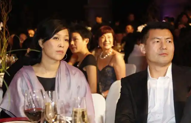 那英孟桐疑似婚变男方伪富豪身份被揭穿多年恩爱只是假象