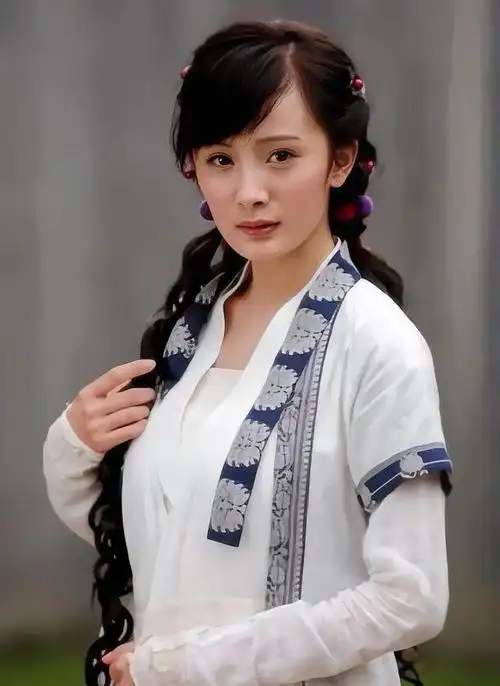 240123 杨幂饰演《仙剑三》唐雪见角色引发粉丝热议