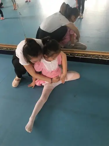 华龙望薪幼稚园〗舞蹈精品组开课啦(9.13)