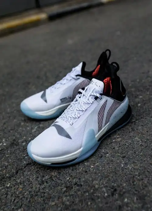 去年快断货的 李宁神鞋 又来了 后跟这设计你不一定能看懂