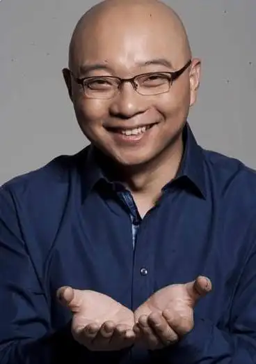 他与妻子同是央视主持人,双双辞职后下海创业,如今身价过亿_王凯_相声