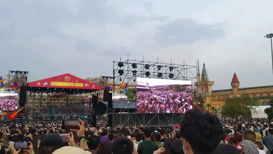 谢春花太湖湾音乐节借我