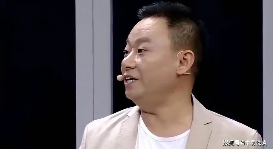 "小品演员"邵峰:娶初恋赵霞,婚后育一子,妻子坐轮椅也不离婚_时候