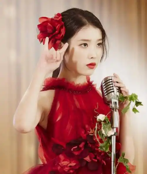 原创雪莉离世后iu形象大变一脸沧桑显老十岁瘦得粉丝心疼