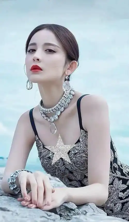 新疆是个神秘的地方古力娜扎让这片土地更加神秘