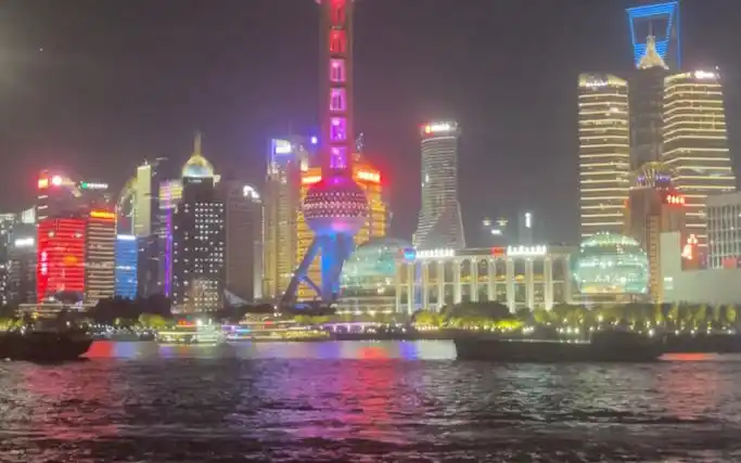 上海漫游|外滩夜色醉人,陆家嘴摩天大楼壮观如画