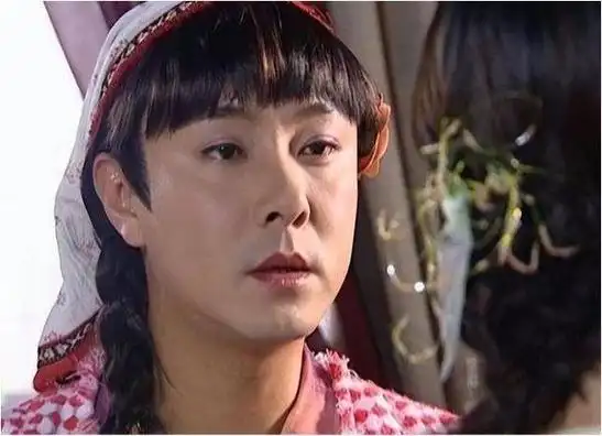 别以为胸部塞馒头就是女人论雄雌难辨这10位才是男扮女典范