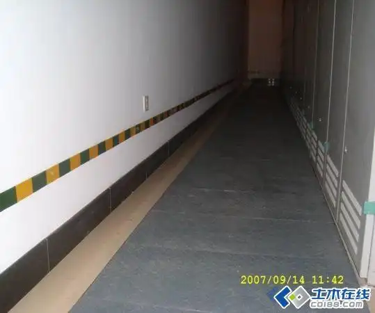 配电室及电井接地扁钢固定问题