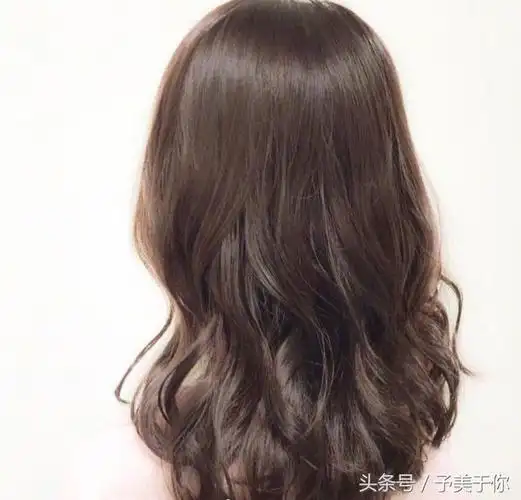 卷发图片中长发微卷(微卷中长发烫发发型) - 赤虎壹号