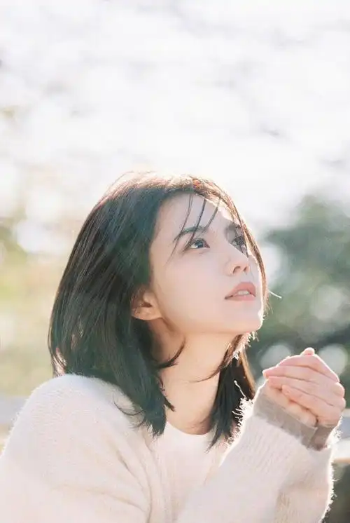 我的天啦,@姜珮瑶 这套胶片写真太好看了……__财经头条