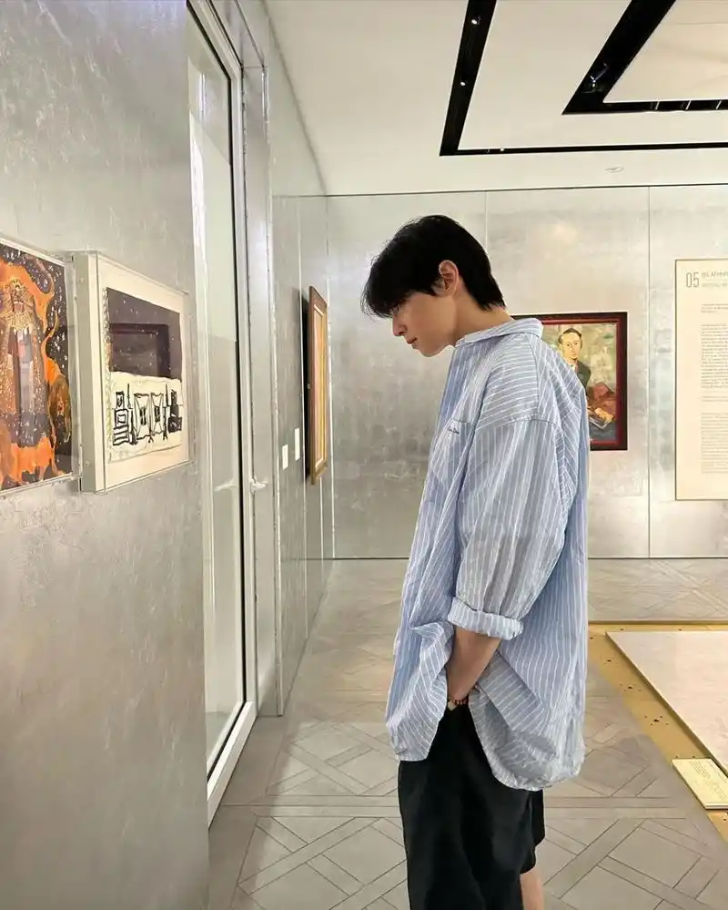 明星动态# #明星穿搭# #车银优