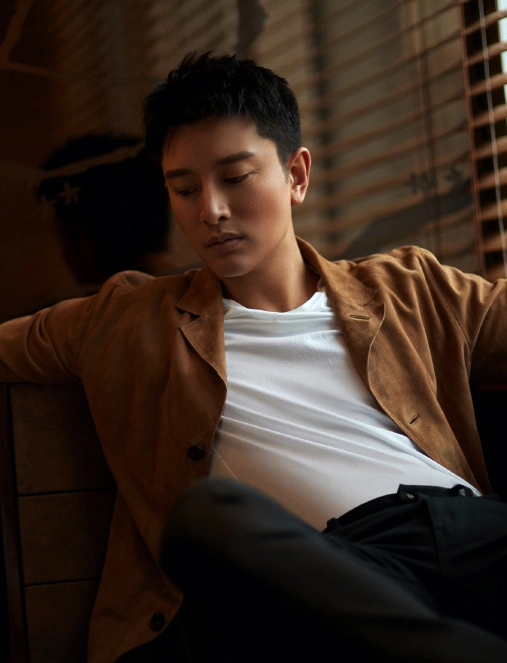 周末不陪女儿?贾乃亮晒健身帅照,寸头黑衣整个人气质"黑化"