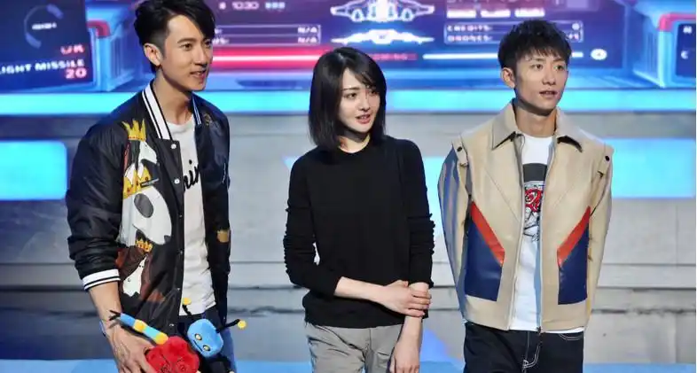 由郑爽,吴尊,张一山已于近日在网络上热播,作为一档机器人格斗节目