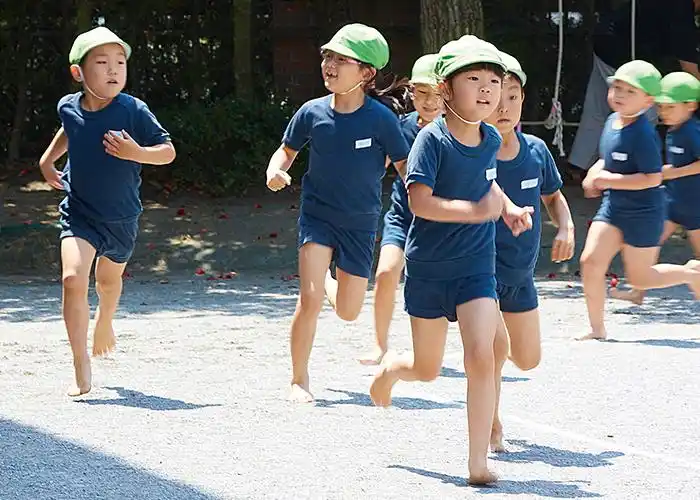 赤脚的孩子和穿鞋的孩子差别在哪里
