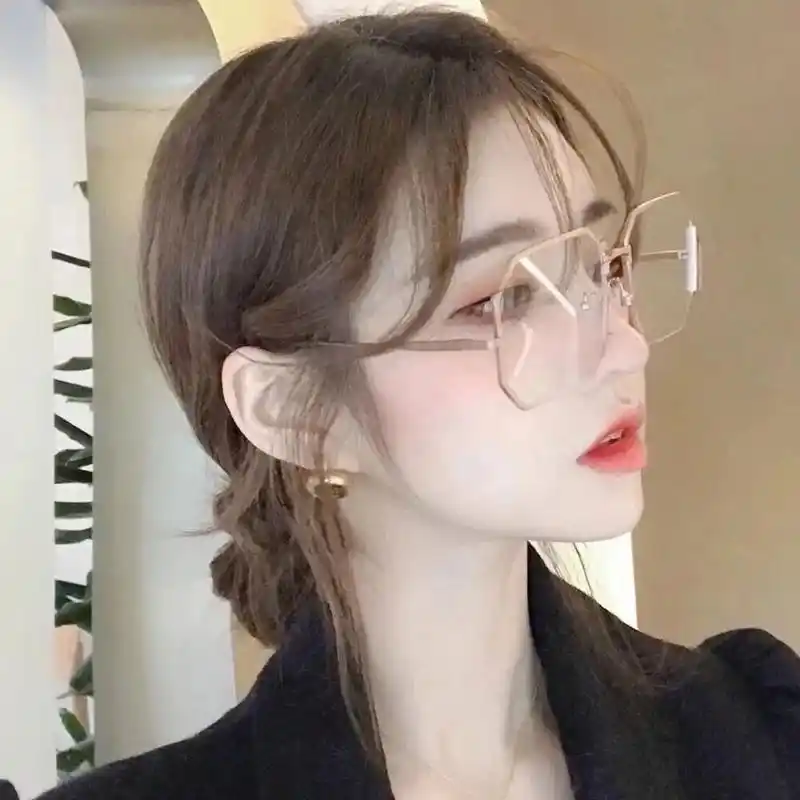 戴眼镜的女生头像