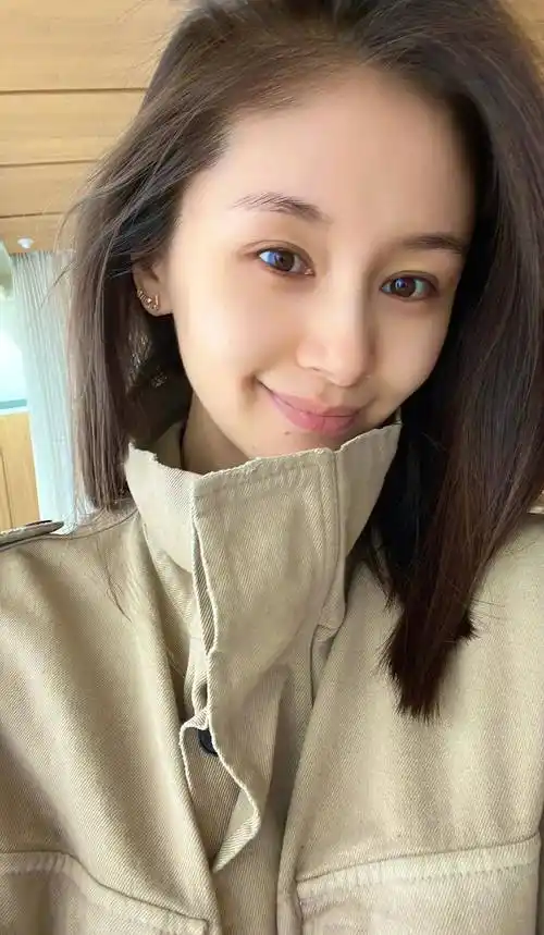 热爱生活的人,怎样都可爱,素颜也辣眼睛安静的美,火辣的美,俏皮的美