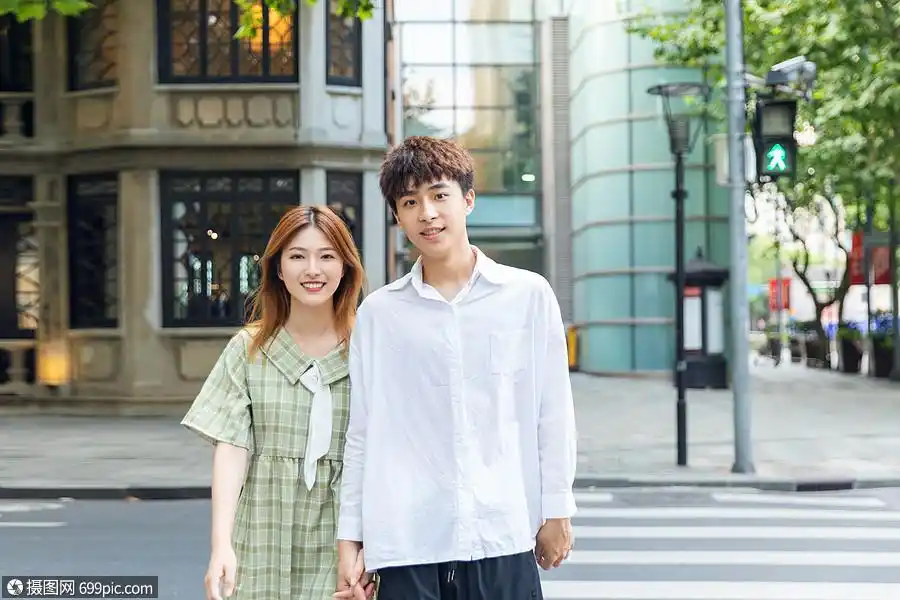 情侣合影