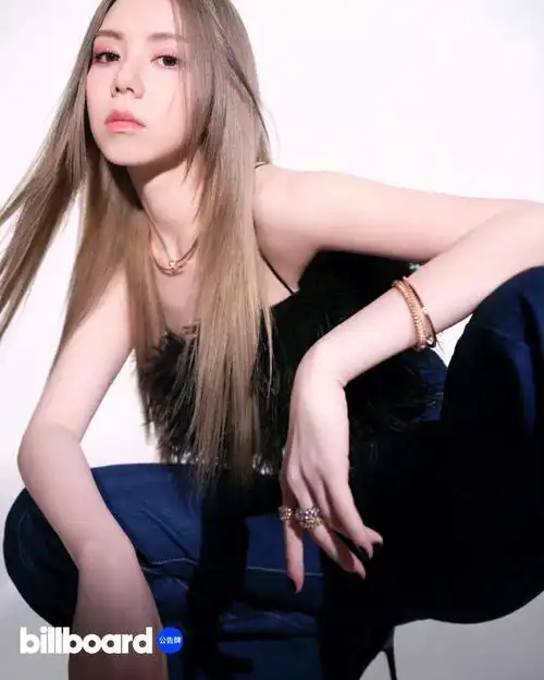 公告牌首位中国女歌手