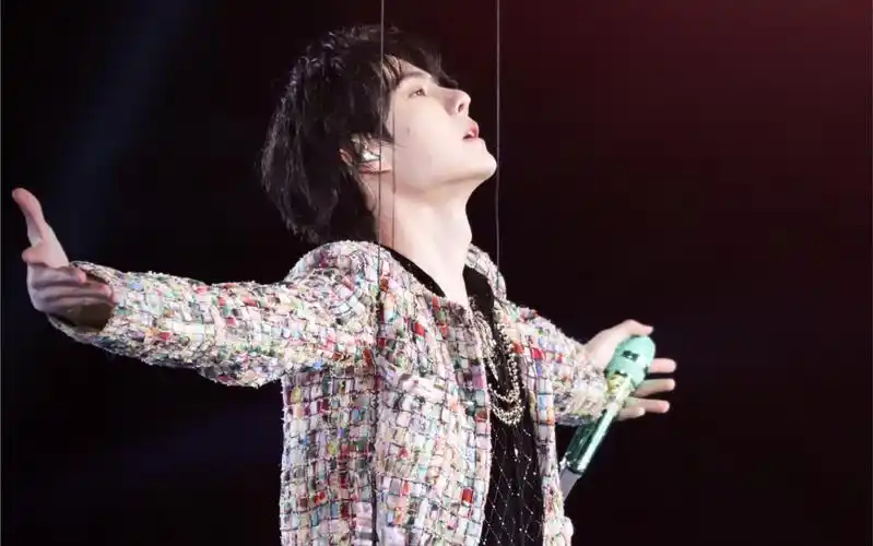 【王一博】2021跨年演唱会《我的世界守则》舞台 直拍_哔哩哔哩_bili