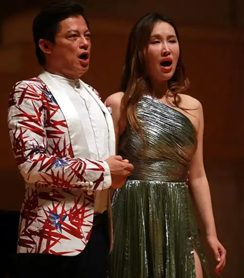 著名男高音歌唱家莫华伦