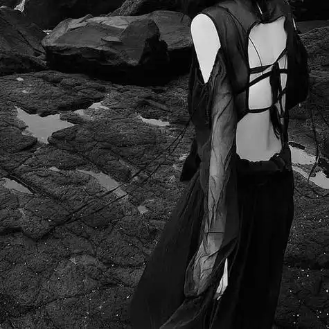 暗黑系女生头像 真人黑白 女生头像图片大全 -【爱个性】