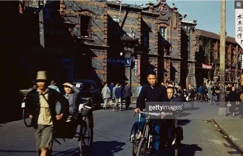外国人拍摄的1945年上海老照片:没想到解放前的上海是这样子