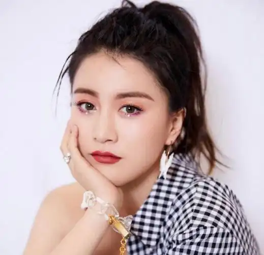 纪实"一嫁改命"李嘉格:被《好声音》淘汰,后嫁富豪总裁翻身