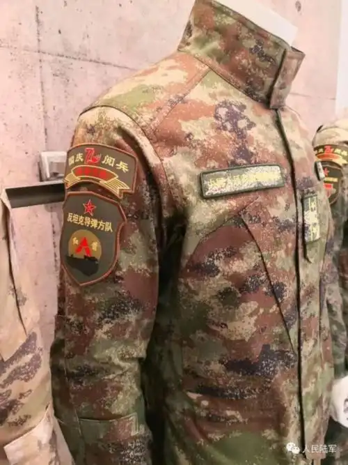 解放军新式迷彩服来了 不再刻意凸显所属军种