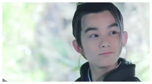 从6岁到24岁,吴磊颜值大变化,小时候可爱,长大后帅气十足!