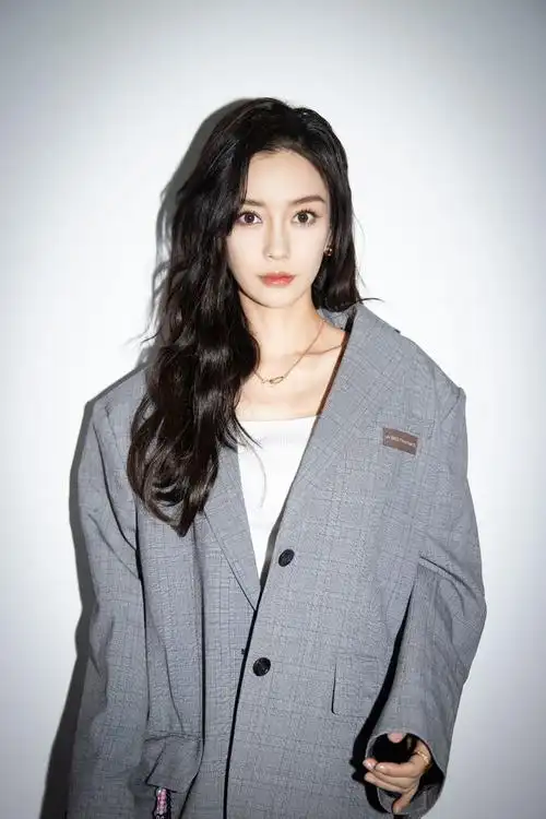 angelababy晒比基尼细腰及白滑长腿,实在太美了|杨颖|蔡徐坤_网易订阅