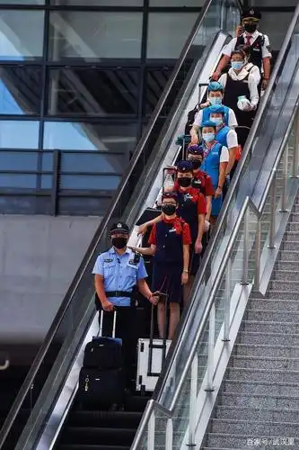 襄阳首次开行发往青岛高铁(组图)