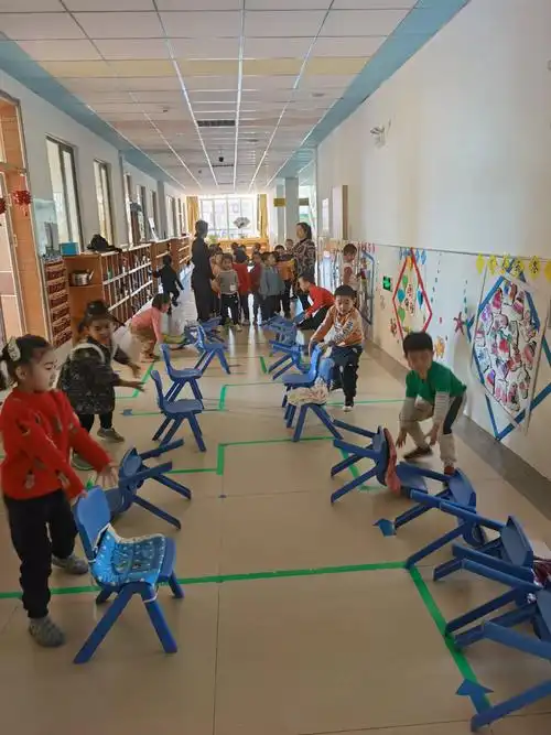 运动不止 快乐无限 全园动起来——乌丹第四幼儿园室内游戏缩影