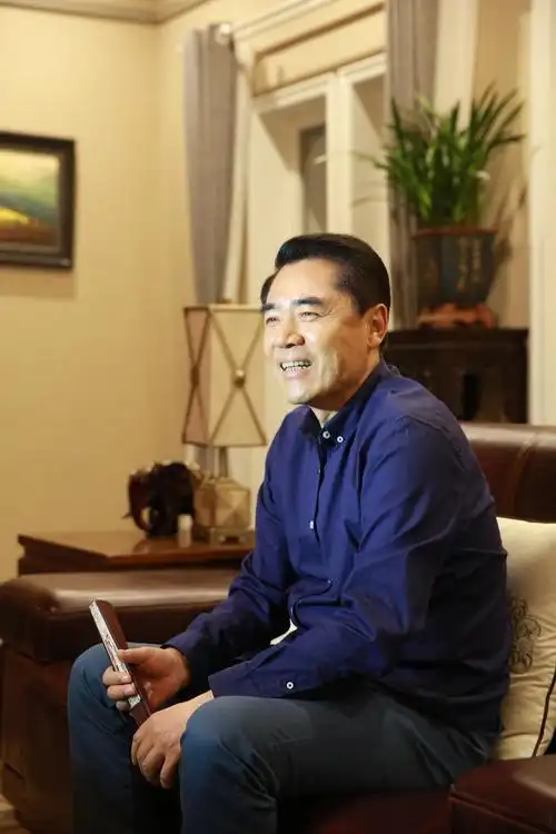 原创陈宝国曾被失眠困扰而今明星儿子又给他添心病