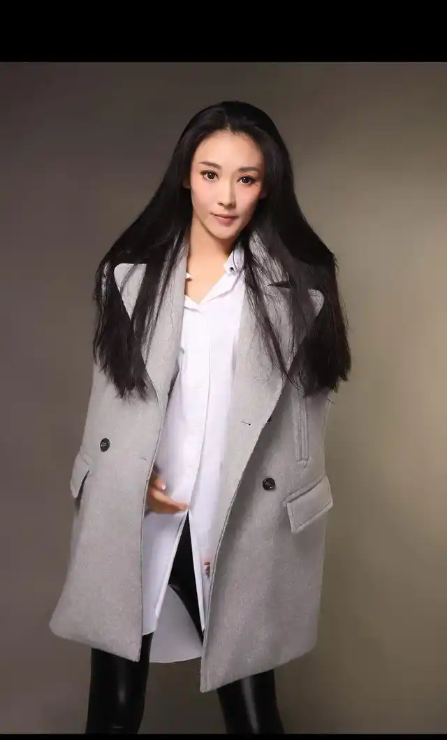 徐千雅,《坐上火车去拉萨》 的演唱者,很会穿衣搭配的一个女人