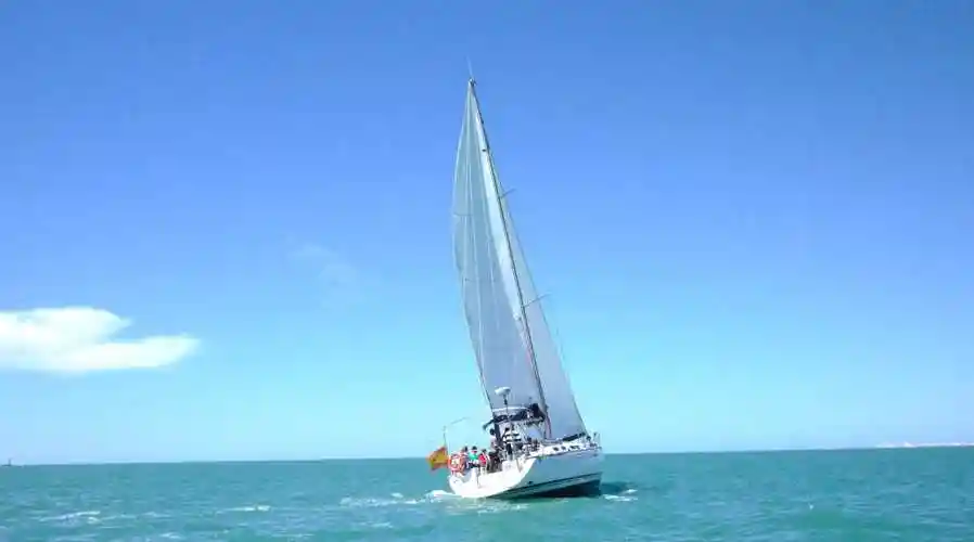 西班牙巴塞罗那 帆船驾驶体验课程(市中心奥林匹克港/小包团),马蜂窝