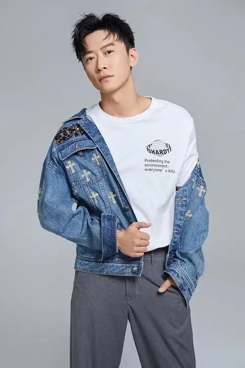 郑奇新剧杀青 解锁牛仔新穿法