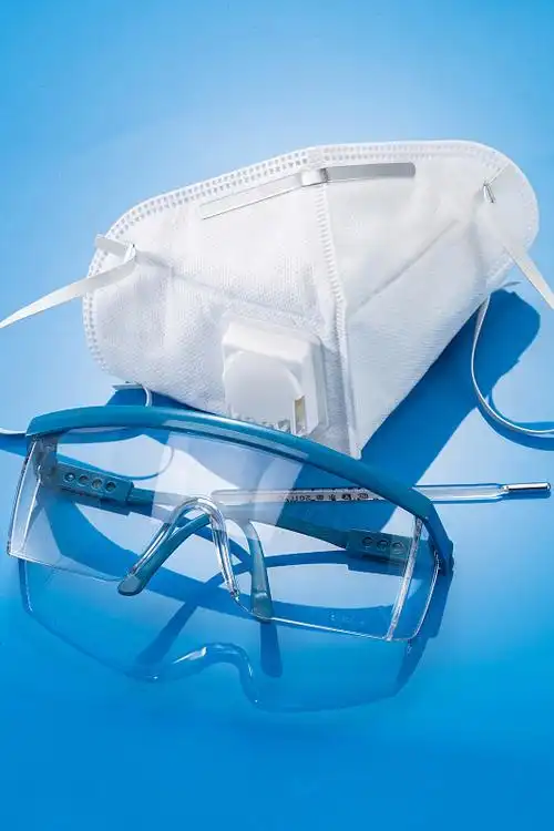 防护口罩和护目镜图片下载