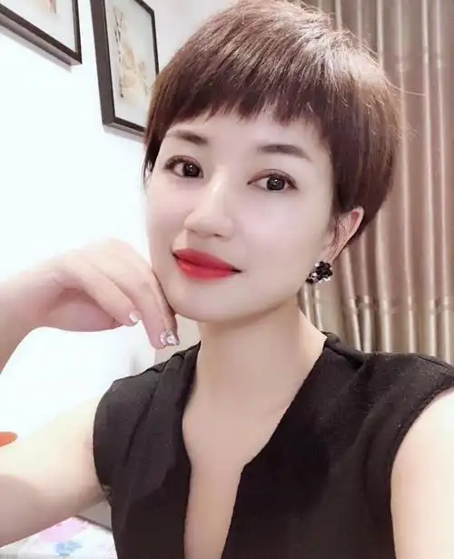 中老年女性发型别瞎剪选这18款就对了洋气利落显年轻