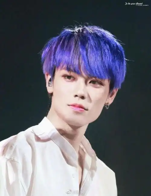 hold住蓝色发系的帅哥