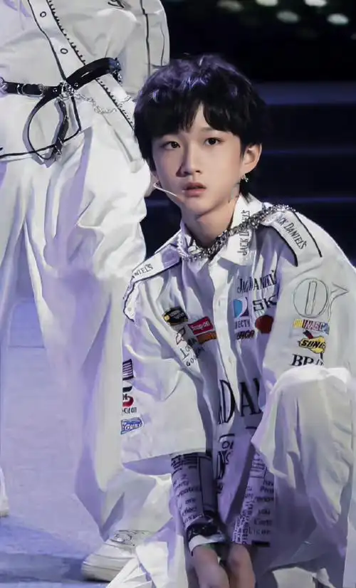 tf家族新生三个女生