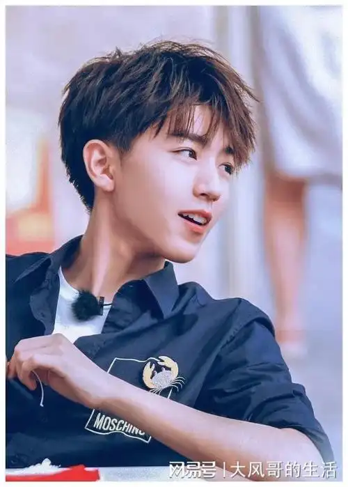 在2021年的福布斯发布的名单中,tfboys中担任队长的王俊凯也荣获上榜