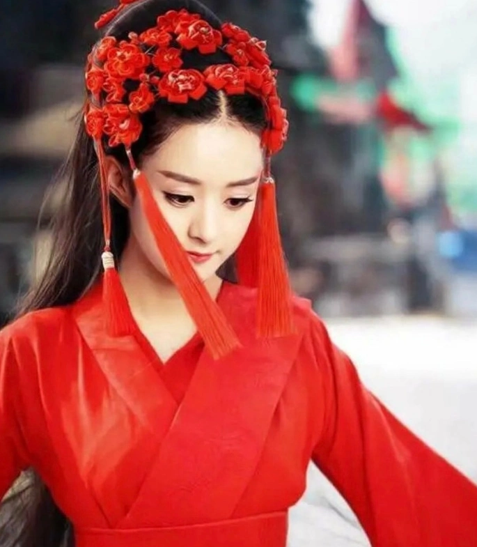 原创赵丽颖难得营业!晒周翡自拍手写祝福求吃饺子,廉价戏服又引不满