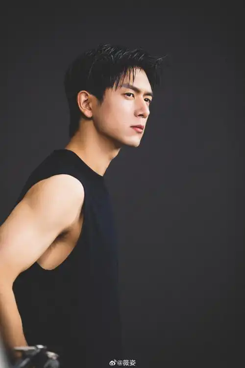 #薇姿dercos品牌代言人李现#