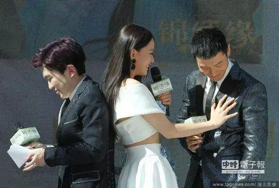 壁咚落伍了陈乔恩教你胸咚黄晓明