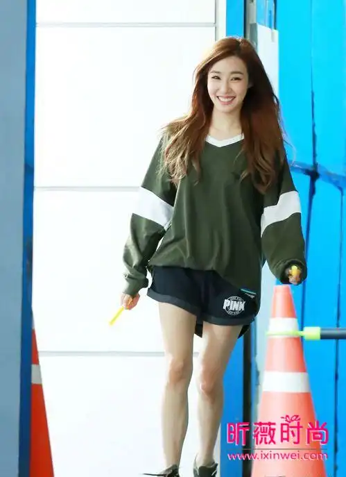 林允儿黄美英郑秀晶 最新韩国女星夏季街拍穿搭