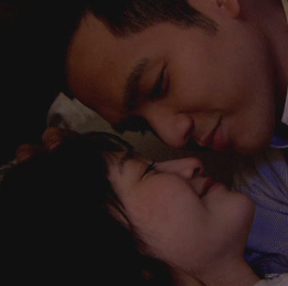 钟汉良与各个女演员接吻的动态图,钟汉良和李小冉在《来不及说我爱你