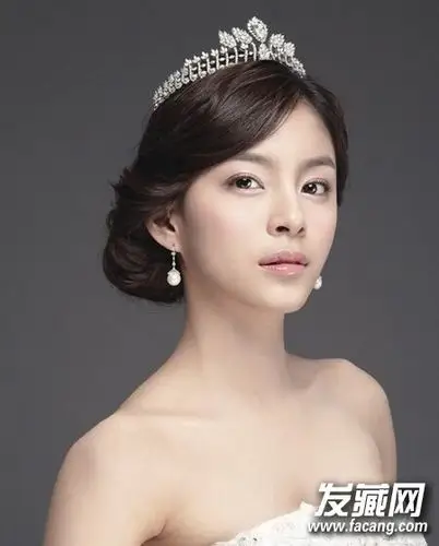 唯美的韩式新娘盘发发型